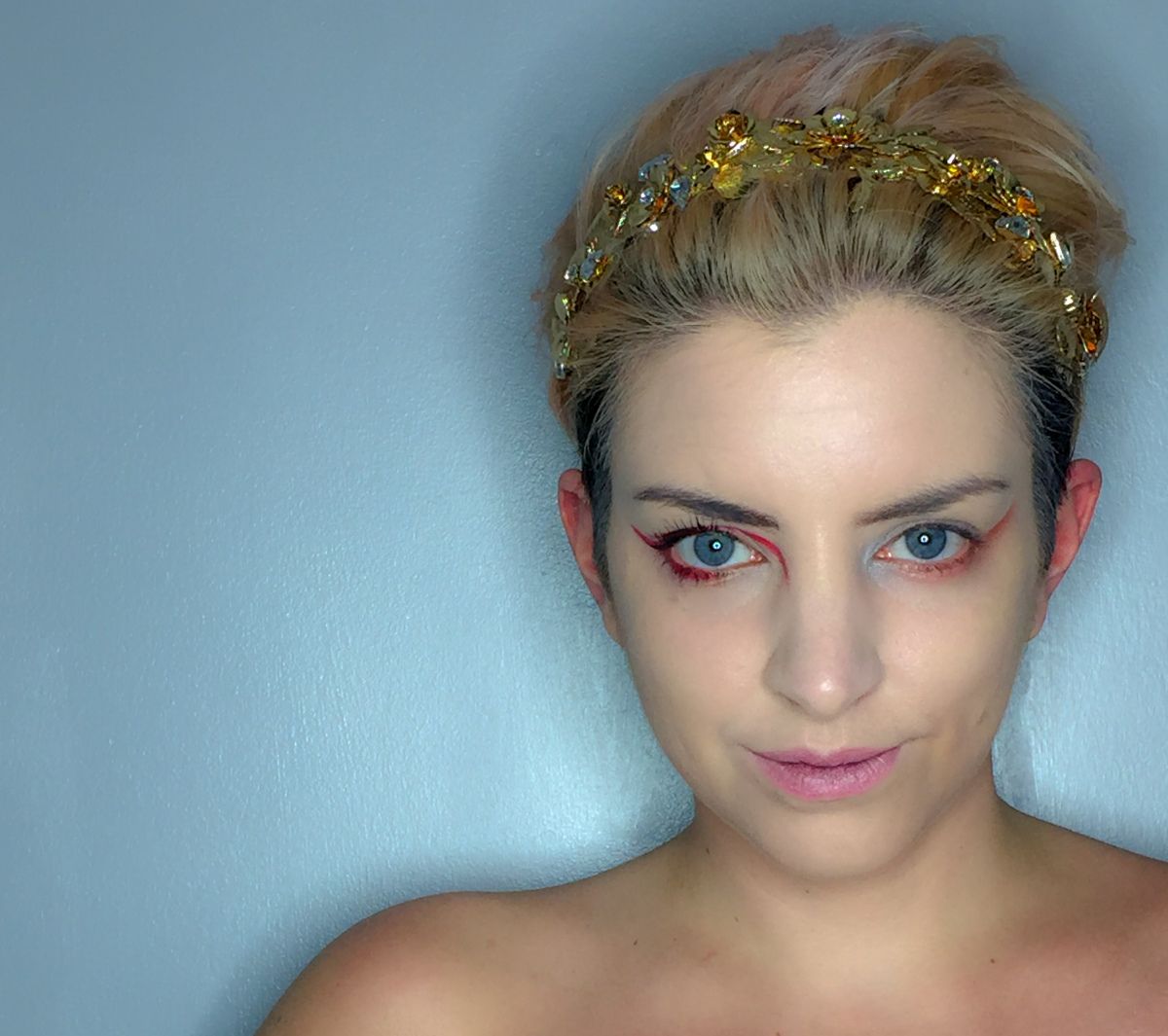 BrokedownVanity's tweet photo. #BloggersPromotingBloggers
Hannah, over on the Love from Us blog, is always up to some interesting things. I like her posts where she recreates things she sees on pinterest. Check out her latest post!
#makeup @BestBBloggersRT @FemBloggers #GRLPOWR
https://t.co/E2UIXSgquq https://t.co/K0ql520dLO