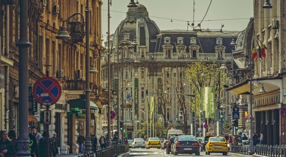 FMIactualites's tweet photo. Productivité, salaires, prêts et investissement : découvrez comment se portent les pays d’#Europe dans six graphiques tirés de notre dernier rapport.  https://t.co/56tsohir4X https://t.co/JvJfd9gZPb