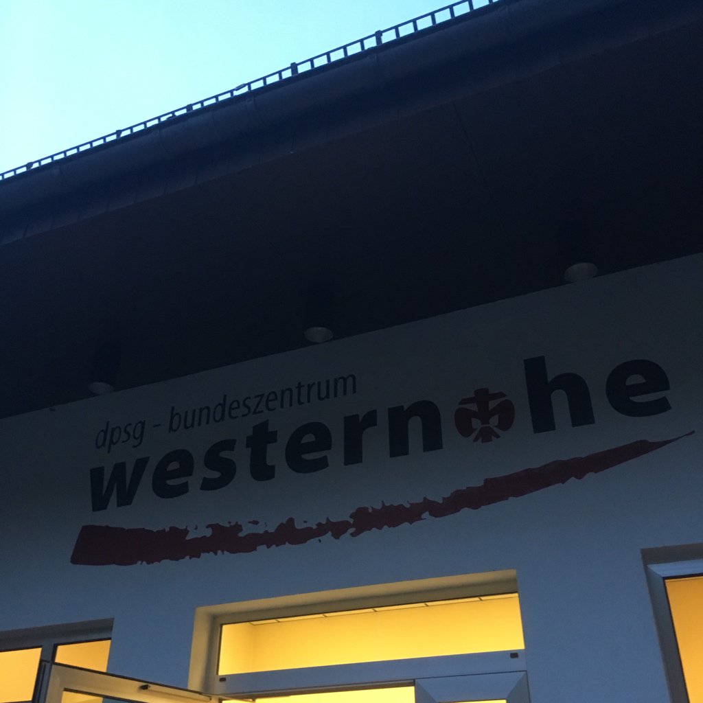 Jetzt ist auch unser ganzes Team auf dem Gelände des #Pfingstlagers der <a href="/dpsg/">DPSG</a> angekommen. Morgen geht es ab um 10 Uhr mit unseren Workshops los! #PiW18