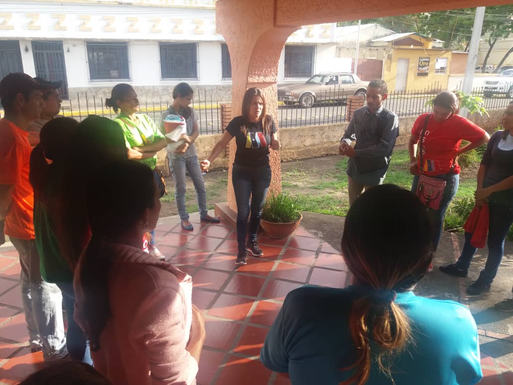 MariaVallenil15's tweet photo. Reunión con los Coordinadores Municipales y Parroquiales del @MSVMONAGAS1 para afinar últimos detalles de esta victoria @NicolasMaduro por la Paz Por la Soberanía y la Prosperidad @DrodriguezVen https://t.co/Um39BnWn51