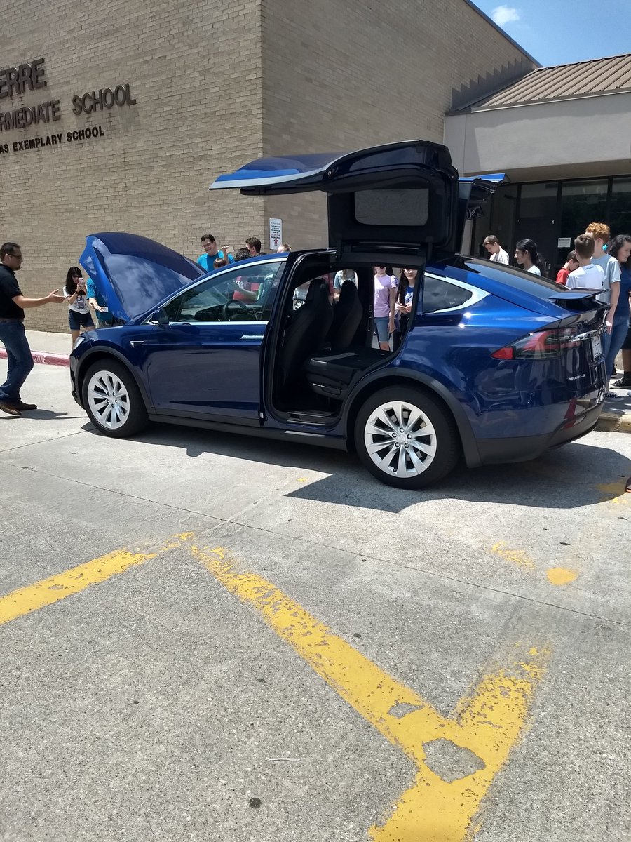 DoerreKISD's tweet photo. Exploring the future today at Doerre! #ExploreYourPurpose #promise2purpose #KleinISD a new model Tesla is on campus! https://t.co/IldlxdxTYj