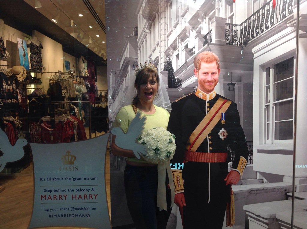 oasis_sheffield's tweet photo. Helen marrying Harry 👰😍💍 @oasis_sheffield #IMARRIEDHARRY https://t.co/8UeQMgisJB