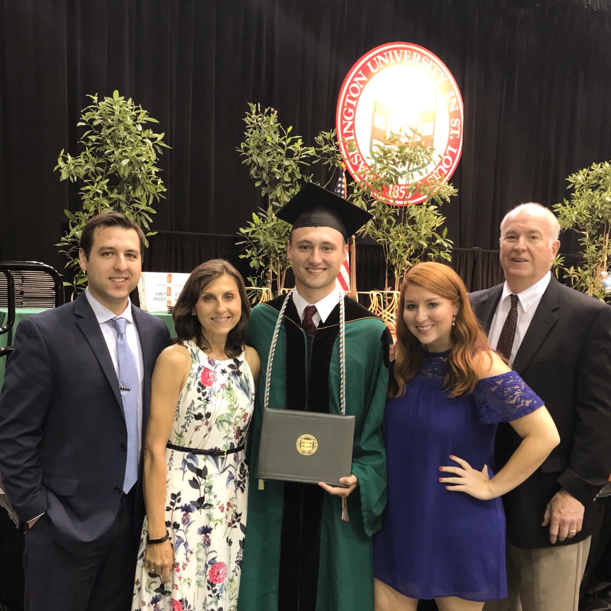 melkucera's tweet image. Officially a WashU alum! So proud of you, Kev!!! #washubears🐻🏀🎓 #finalKuceragrad #welcometotherealworld