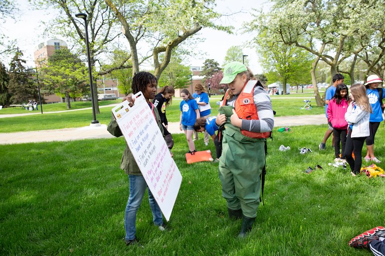 oaklandu's tweet photo. Every spring OU hosts fifth grade students and their teachers for the annual Clinton River Water Festival. They participate in a full-day educational experience to learn about the central role water and the Clinton River plays in our daily lives. https://t.co/0AkFNqIQQP #ThisIsOU https://t.co/udxYZxbjK5