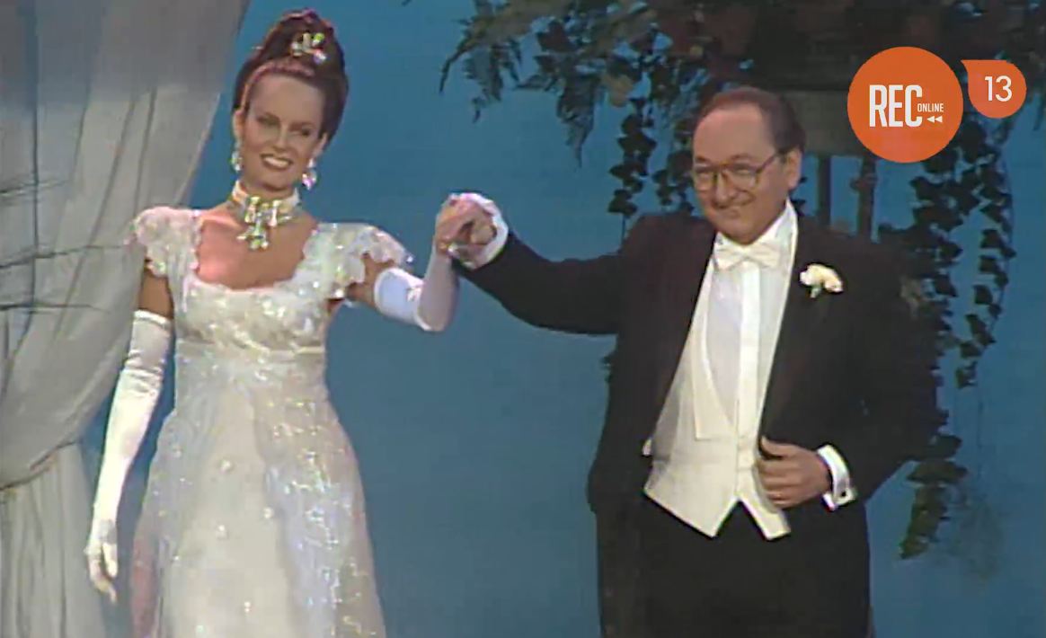 #UnDíaComoHoy en 1965 nace la presentadora de televisión y modelo <a href="/CeciliaBoloccoF/">Cecilia Bolocco</a> ganadora "Miss Universo" en 1987 👑🎉🎈
Celebramos recordando cuando nuestra querida "Reina de Chile" participó en un musical de #Martes13 donde bailó junto a Javier Miranda goo.gl/HCtrpA