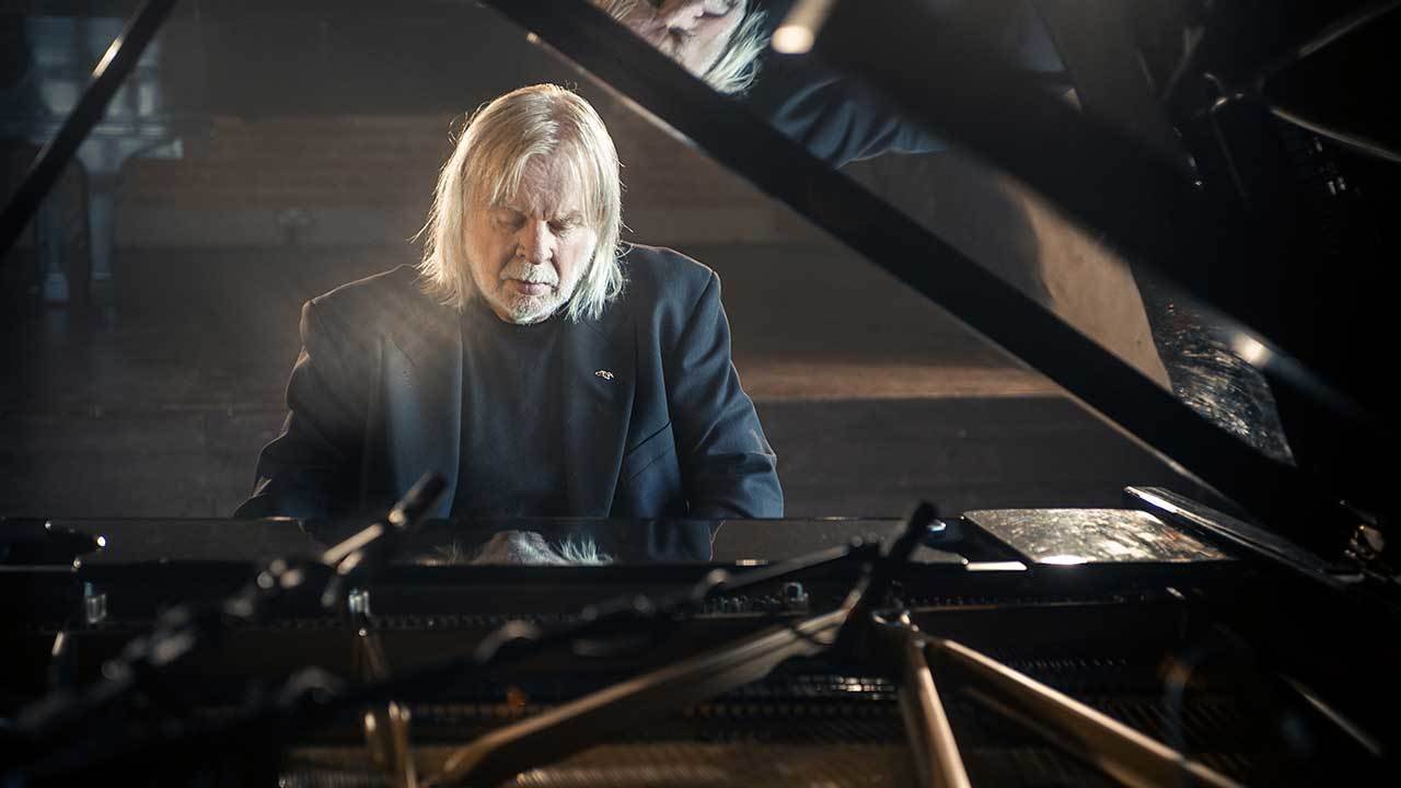 Happy Birthday !!!
Richard Christopher \"Rick\" Wakeman (born 18 May 1949) 