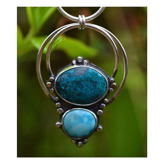 AngelAlchemy1's tweet photo. Kingman Turquoise with beautiful Chrysocolla pendant. Available with or without chain. This piece has a bit of gold to bring out the blues ~
_______________________________________ 
#chrysocolla #chrysocolajewelry #turquoisejewelry #turquoisenecklace #pe… https://t.co/ZS1TPYQDWd https://t.co/wXLnfpEXMA