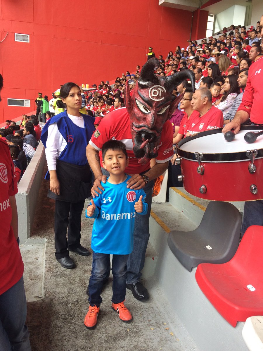 TrinickInesp's tweet photo. @UnderArmourMx @TolucaFC @TolucaFC @UnderArmourMx #IWILL Después que gane o pierda prometo comprarle su #AbonoDiablo a mi hermanito para que siga disfrutando del mejor equipo de todo médico, También prometo entregarles el tema #Gol De mi Autoría para el soundTrack de #Gol4 @SantiMunezz141 ❤️😈🙈 https://t.co/NrGq7I4q1F
