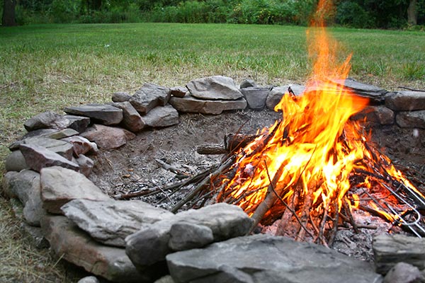 There's more to just throwing a match!! Here's some great simple tips to follow for your next #campfire! 🔥 ow.ly/lMtf30k4aZe #campingtips #campfiretips #camplife #RVtips