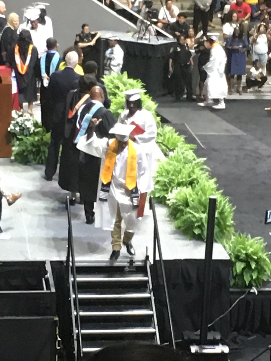 AERoborunners's tweet photo. We would like to wish our 2018 Team Captain well in his future endeavors! We love you Dafala! ❤️🎓💙 #omgrobots #firstalum #classif2018 https://t.co/lH0UUignKf