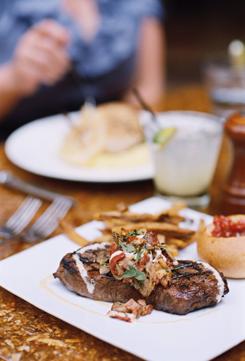 VisitSanAntonio's tweet photo. Here in San Antonio, delicious heritage meets culinary innovation and time-honored family recipes simmer with the creative inspiration of passionate chefs. Arrive hungry and enjoy the #TexNext flavor! https://t.co/qF8xrkCZp2 https://t.co/Hoe22ffxk7