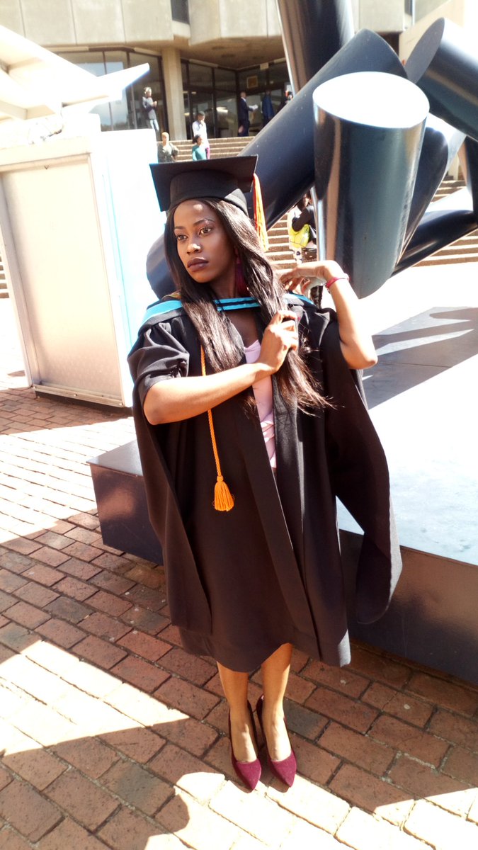 lmmfuphi's tweet photo. I am so happy for my sister graduated 🎓 today @go2uj #ujgrad2018 #ujgraduate #GRADUATIONDAY #graduation2018 #uj #graduate https://t.co/1CEMGyjWor