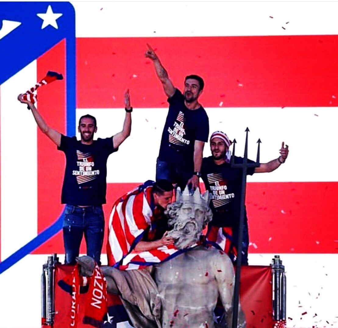 Koke6's tweet image. Uno de los sueños de mi vida era subir a Neptuno con mis hermanos. Te quiero @atleti ❤️🔱