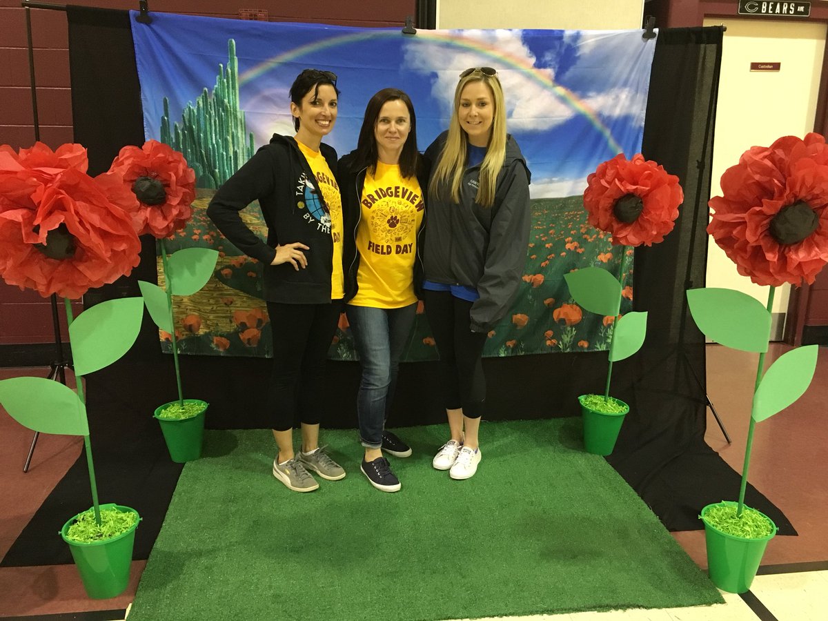 MeaganGibson89's tweet image. Love working with these ladies everyday! My life wouldn’t be the same without them! 💕 #teacherfriends #mysupportsystem @AgnesPtaszek @msrkhatib @MissKerryMac15 @room11isheaven @danalord