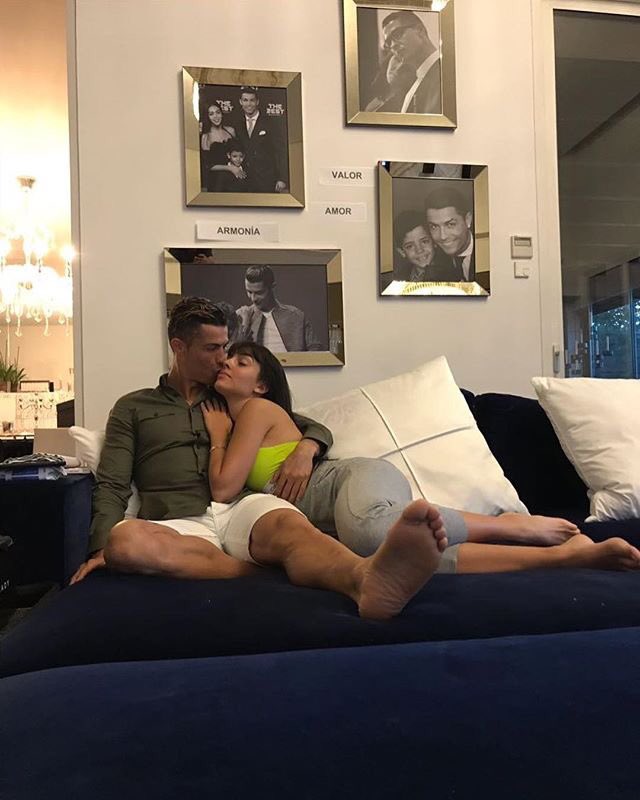 rrRonda5's tweet photo. @Cristiano Follow back https://t.co/KzkYdHBkIB