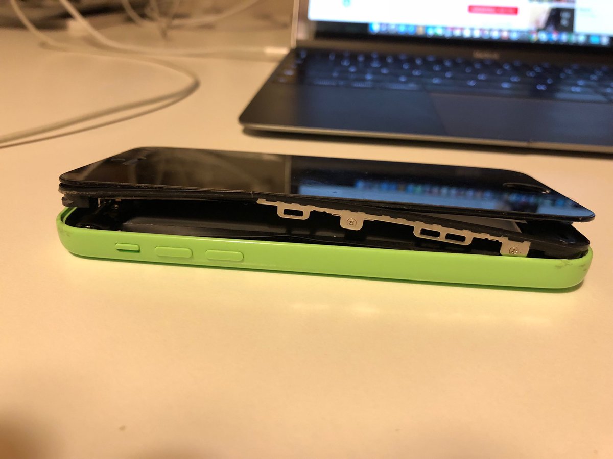 michalkaz's tweet photo. Dear #apple that’s what happened with my son’s iPhone 5C within last 7 days. What a shame :( https://t.co/g3S0tecPgc