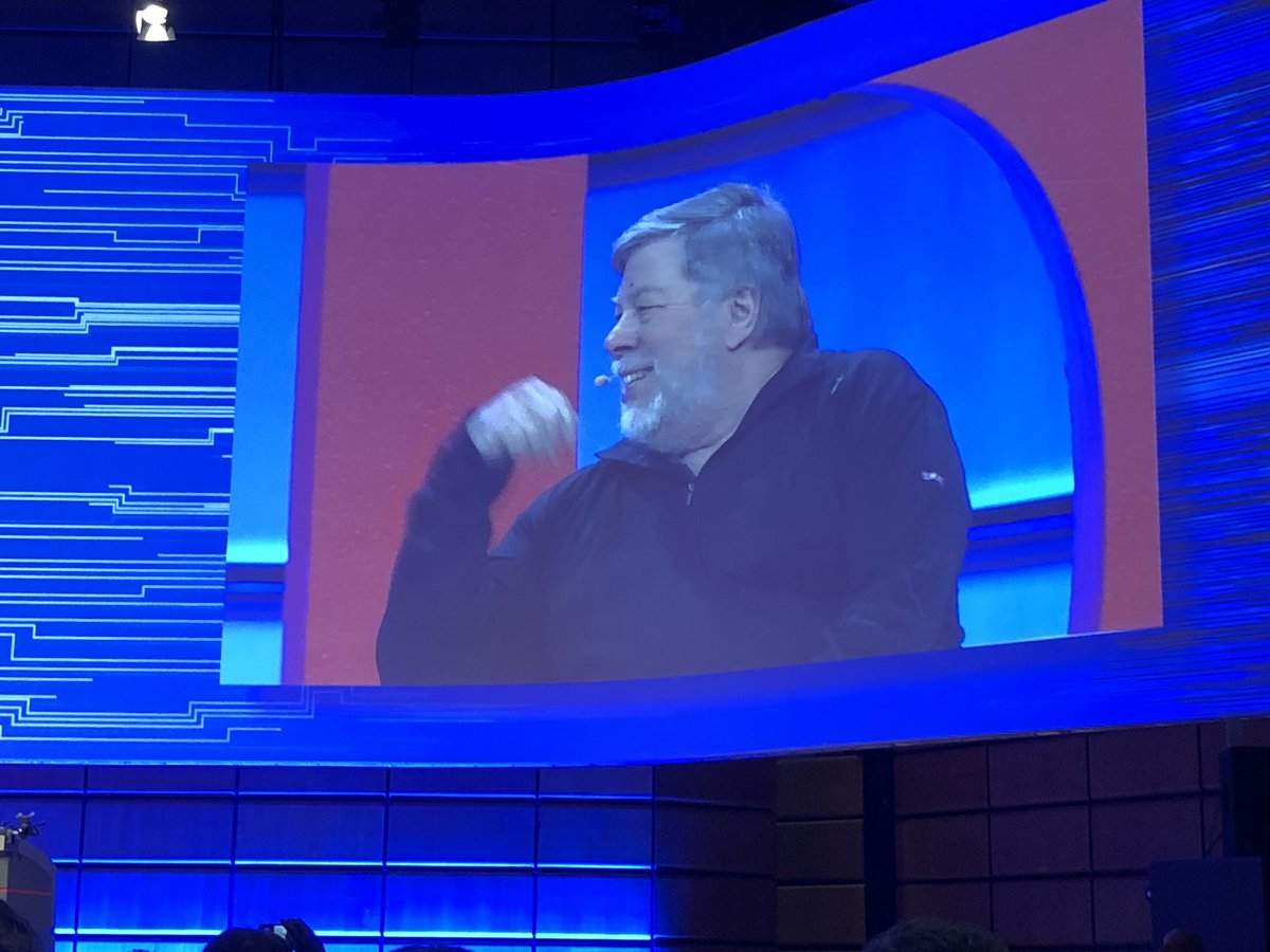 AlbertoLusuardi's tweet image. I’m returning at home from #WeAreDevs2018 in #Wien . Great experience and very happy to have seen Woz @stevewoz and followed interesting talks among the three days. Also happy to have made many new friends.