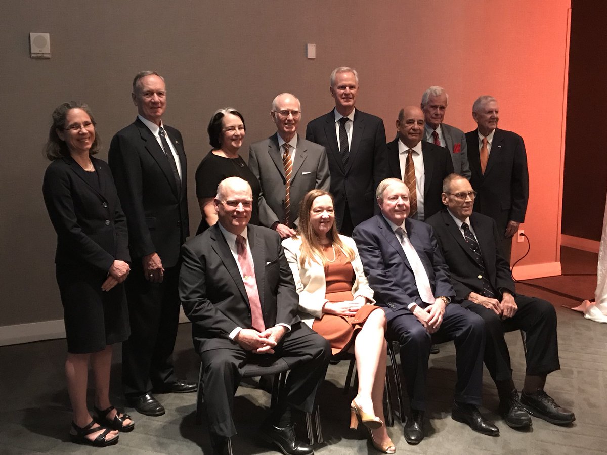 SharonLWood's tweet image. Celebrating another outstanding class of @CockrellSchool Distinguished Engineering Graduates this year. Congrats to all our new and past honorees. Keep inspiring us! #CockrellGrad18 #UTgrad2018