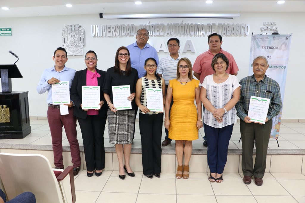 GarcaMa4's tweet photo. Felicidades. Reconocimiento al Mérito Divisional  de la DAEA. Giselle Olivares Morales Lic. Gestión y Promoción de la Cultura; Cathy Larsen Bolen, Lic. idiomas; Enrique Chan Hernández, Lic. Educación; Jacinta Hernández Pérez, Lic. Comunicación y Martha  Madrigal León del TSUM https://t.co/qUQ0jr5ROJ