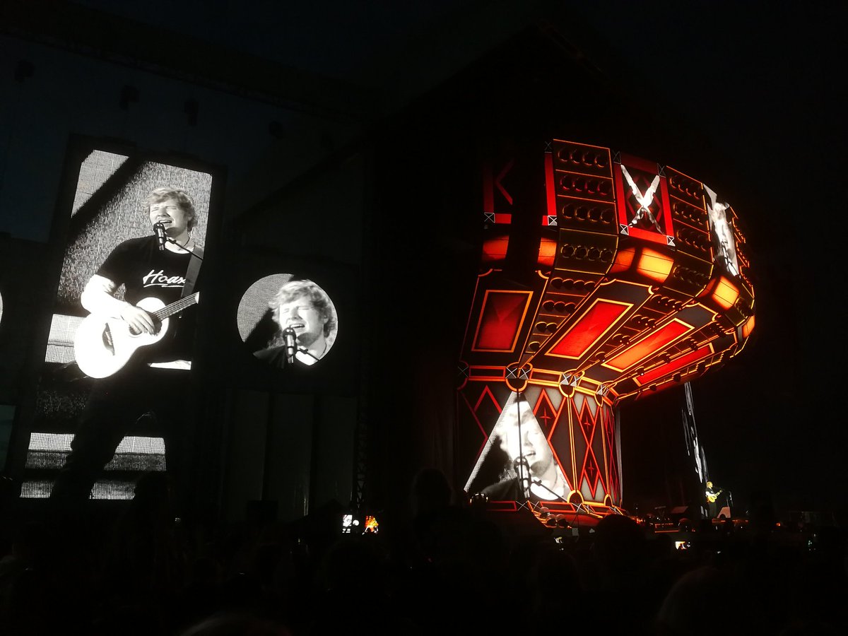 KirGrindon's tweet photo. Great time seein dis man tonight #EdDublin #EdIrishTour #EdSheeran @edsheeran So damn good at what he does ๐ถ๐๐ https://t.co/j3TPPYB3eB