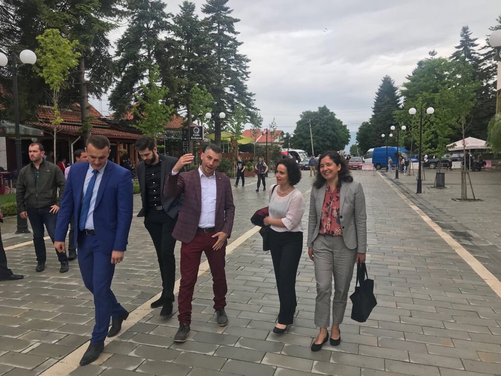 dewivandeweerd's tweet photo. Great to meet the ambitious people of #Devoll, talking about #tourism development, our cooperation on local security, better schools, access to funds & citizens engagement. 1/2 https://t.co/EZ984KOugU
