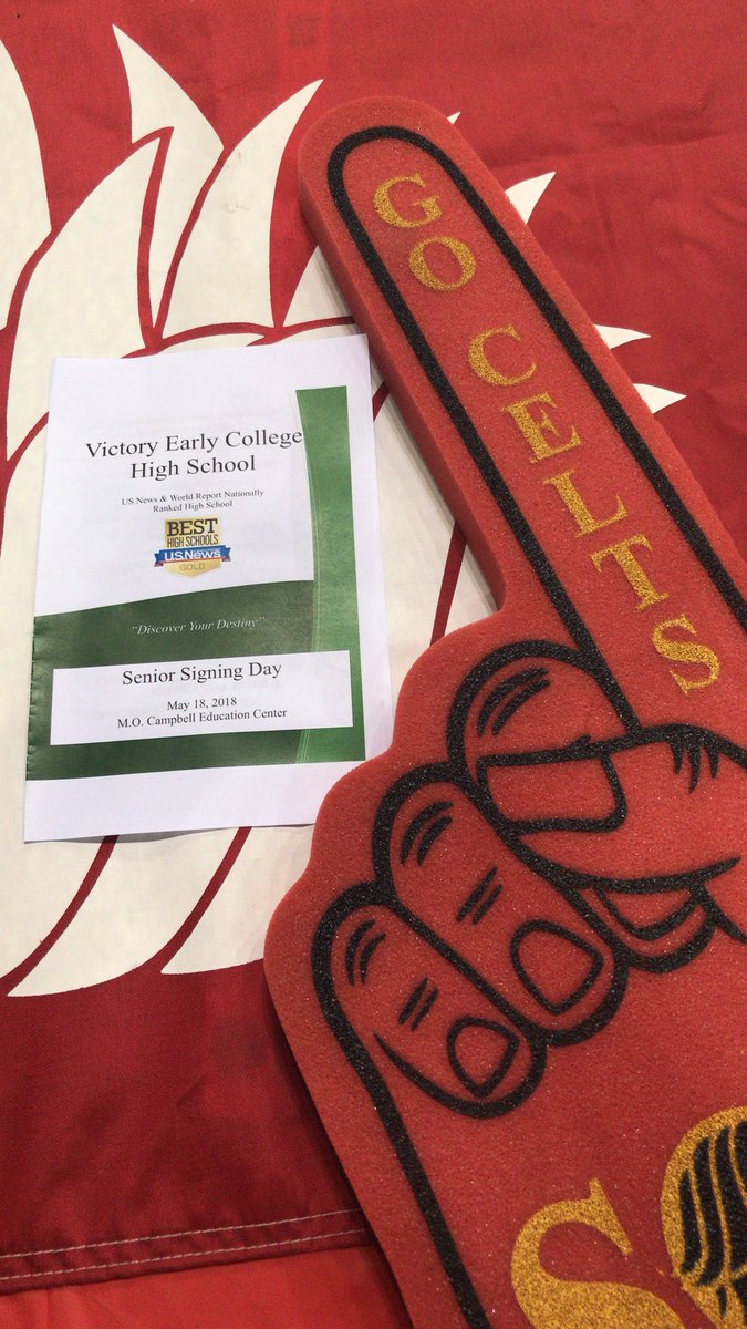 USTadmissions's tweet photo. Thank you for inviting #USTAdmissions to @victoryechs Signing Day! Our Freshmen Admissions Counselor Michelle had a great time celebrating these awesome #FutureCelts! Welcome to the #CeltFamily. Class of #UST22 #USTHouston #CeltNation #CeltStrong #USTHouston #FutureCelts https://t.co/jiLhXH0iog