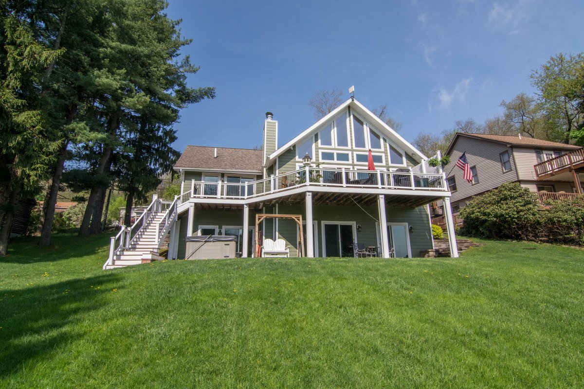 RaileyRealty's tweet photo. #FreshListingFriday is 867 Marsh Hill Road! π‘π Lakefront with a private dock and close to Wisp Resort!!
View more photos and information here >> https://t.co/q7NFt6XrJA
#deepcreeklake #vacationdcl #realestate https://t.co/I6Y1fMnFdV