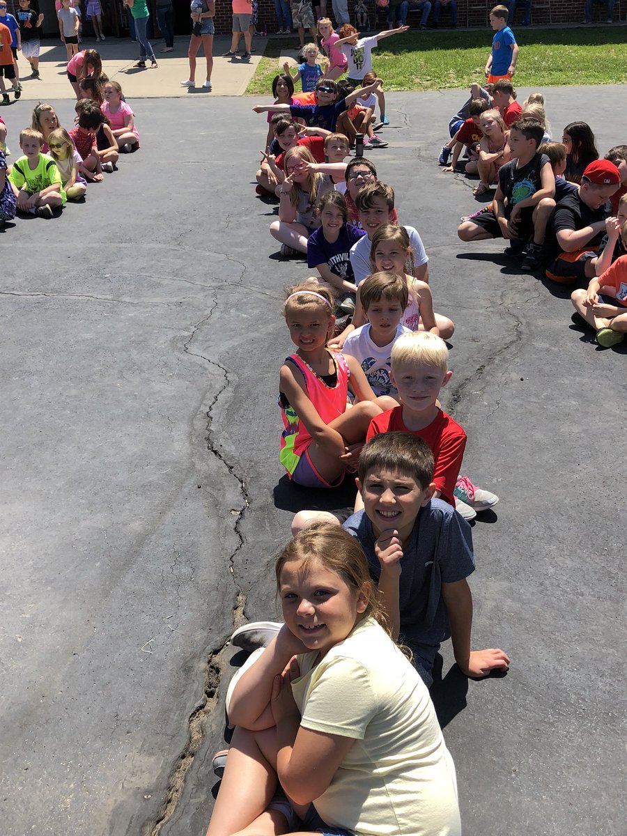 S_Greenfield7's tweet photo. Field Day Fun! #moremay #ssdpride @MapleWarriors https://t.co/2rDXG7g7rs
