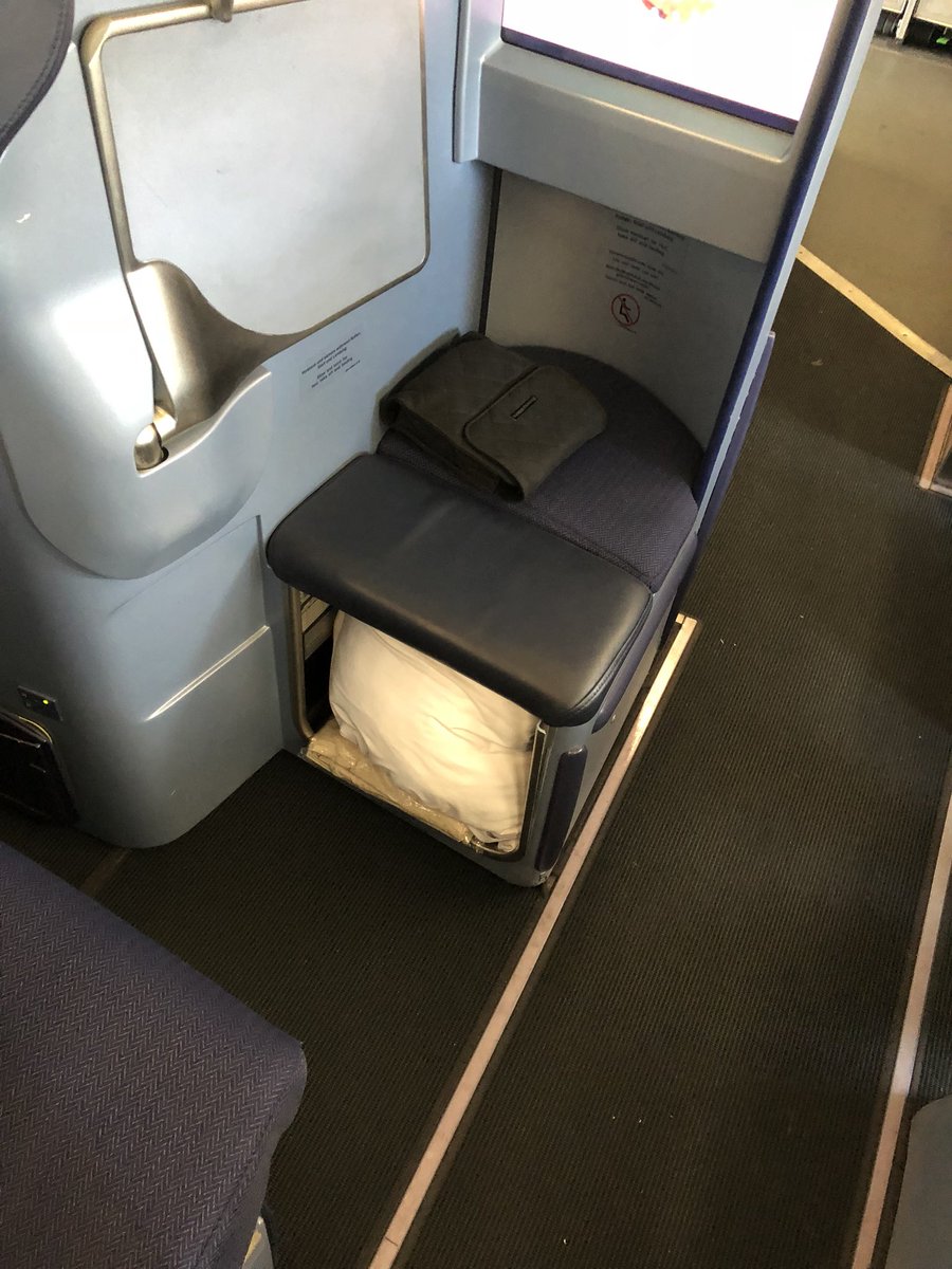 dougricio's tweet photo. @VirginAtlantic worst seat ever, joke this is not upper class https://t.co/9Afww6cQX2