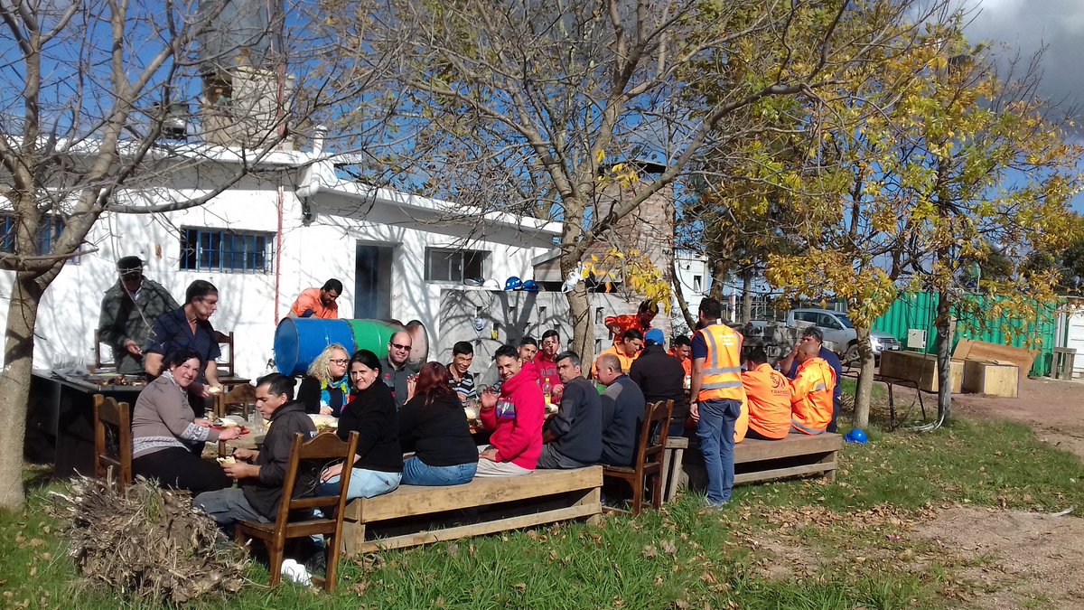 FeliLavega's tweet photo. Pausa para almorzar #CentroLogísticoINR #Ingener Logística operativa! https://t.co/a2eTmAGva8
