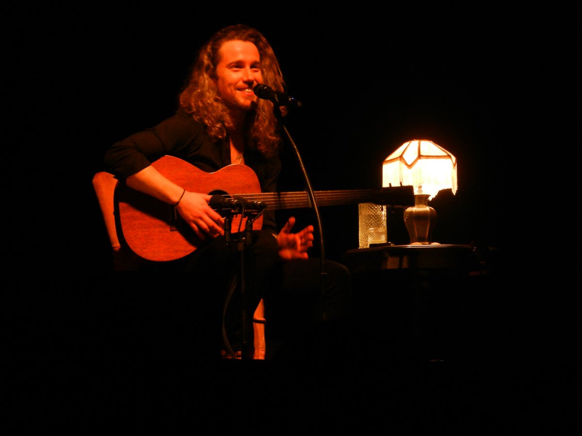 Mathilde_Toupet's tweet photo. Il n'y a que @jdoreofficiel pour transformer l'Olympia en un si bel écrin de douceur et de poésie. Merci pour les jolies soirées de cette semaine, leur magie et leurs émotions. Tout cela est très précieux. https://t.co/RgCbQqVgIo