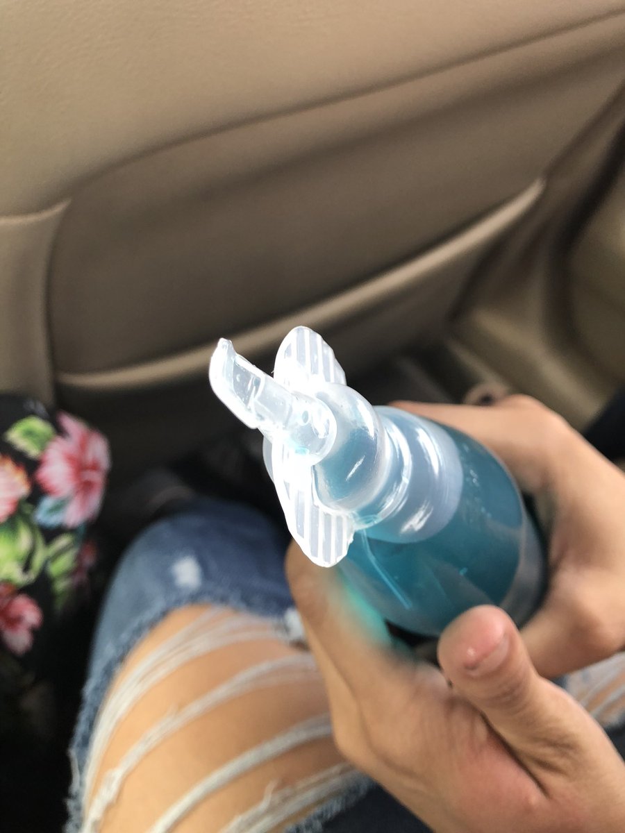 linaslyfe's tweet photo. woahhh the lid on these drinks are straws 😂😂 https://t.co/fWgOjJfyVe