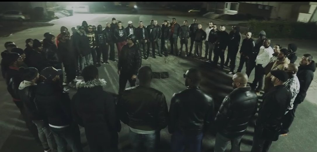 Roh2f_Punchline's tweet photo. Rohff il était deja dans @leCercleOff  il l'a brûlé pendant 5 minutes #RohffGame https://t.co/yyxElrrJuw