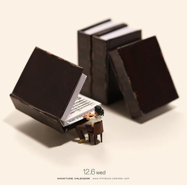 Música y libros, un excelente combo para el fin de semana.
Pieza de <a href="/tanaka_tatsuya/">Tatsuya Tanaka 田中達也</a>