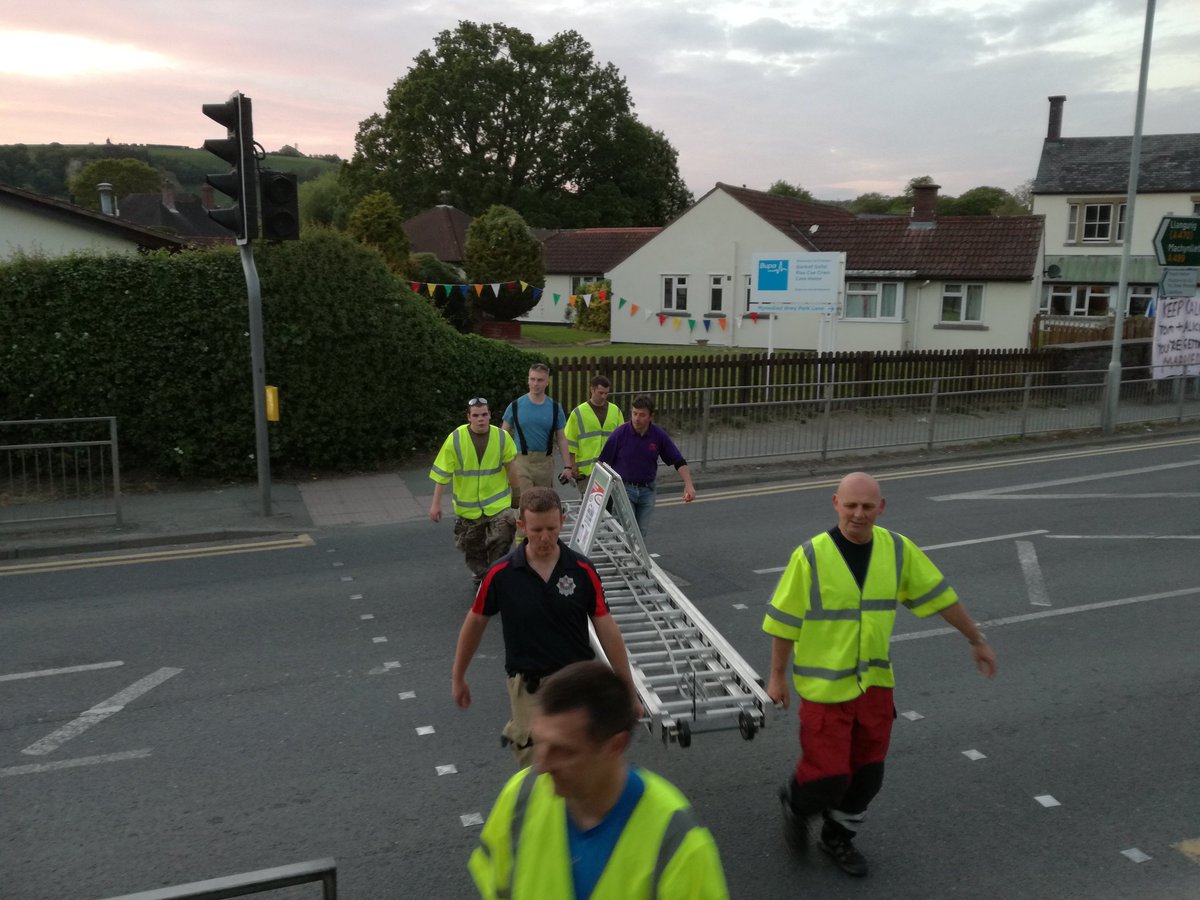 DTPrice91's tweet image. Beautiful evening for a little walk with a ladder #snowdonchallenge