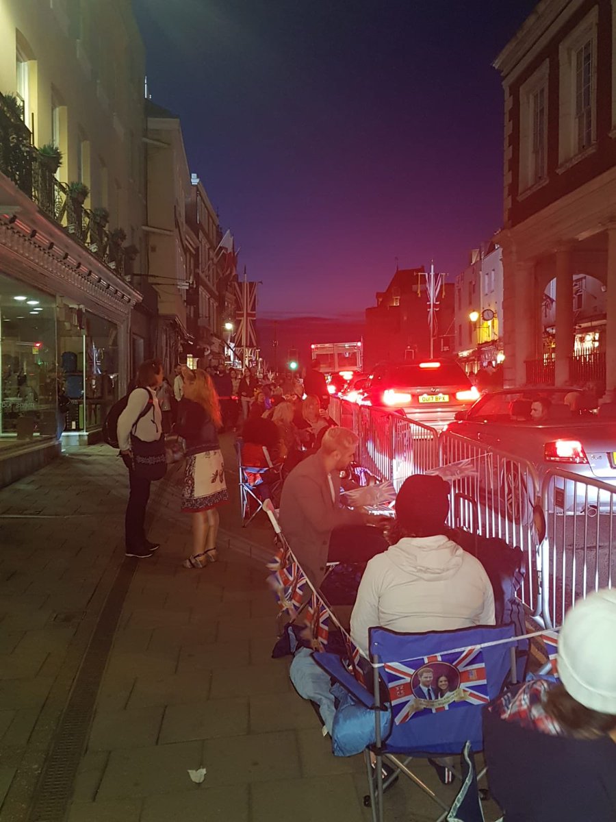 Ready and waiting!!! 🇬🇧#RoyalWedding #EarlyBirds