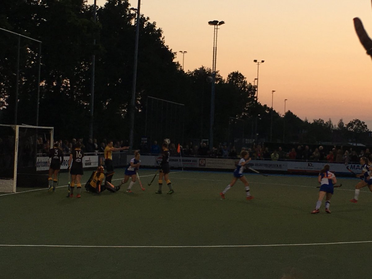 gerrithagoort's tweet photo. Dames 1 MHC Oss wint in halve finale Silver Cup met 3-2 van Schiedam. Zondag finale tegen Eindhoven. @MHC_Oss https://t.co/odQrQagZUw