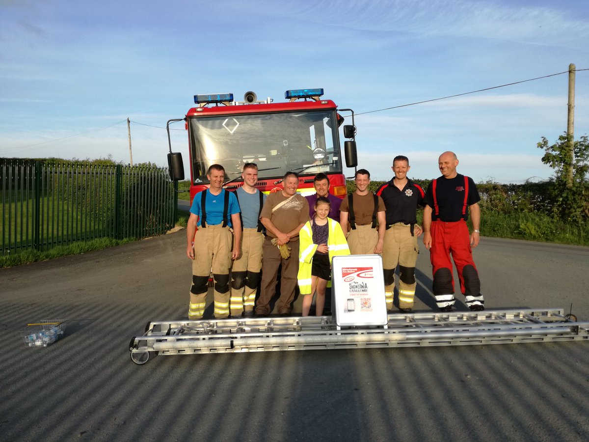 DTPrice91's tweet image. Beautiful evening for a little walk with a ladder #snowdonchallenge