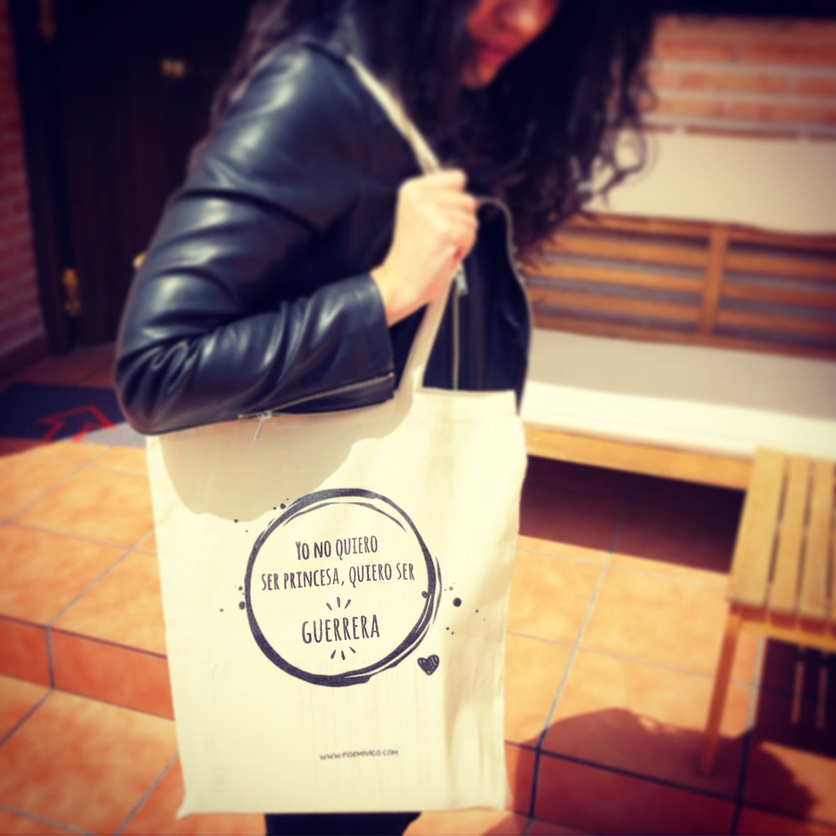 _TIRURIRU_'s tweet photo. Mañana estaremos recogiendo fondos junto a @RuthdelToroZ y las chicas de “En busca de la victoria” para la investigación contra el #cáncer en #Illescas. Compra tu tote bag por 5€ y estarás donando 5€ a @criscancer ❤️ ¡Guerreras! ❤️ #juntospodemosmás https://t.co/4jVuHLHooX