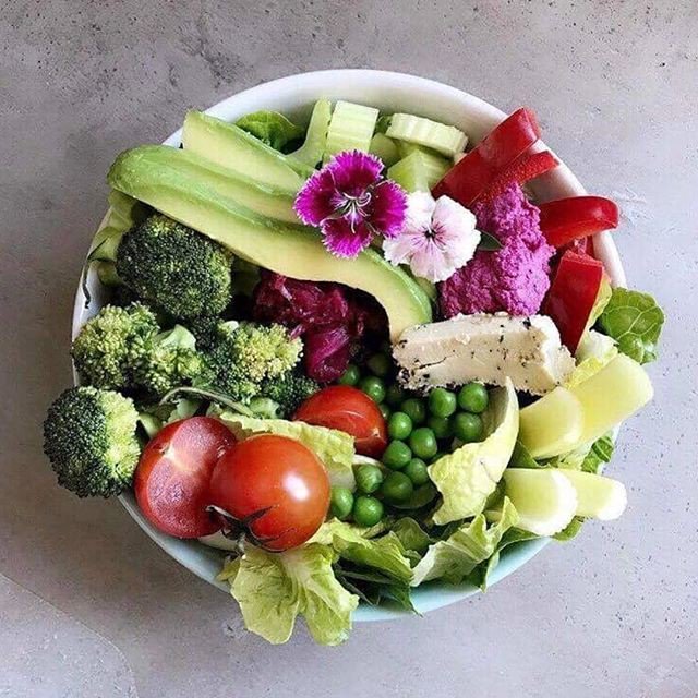 Reposting @weareorganicnation: - via @Crowdfire 
We wear what we eat. Consuming nutritious produce, full of vitamins and minerals, in their most natural form 🙌🏻 Watch your skin reap the benefits and shine 🌼🌞⭐️ #organicnation #organicskincare #bontanical #natural #skincare