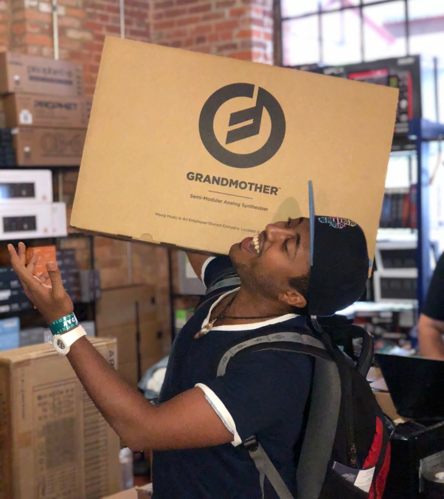 guitarcenter's tweet image. 🎉🎉 We just sold the LAST @moogmusicinc Grandmother available at the #Moogstore! #160! That face says it all... 😄🎹🎉 #Moogfest