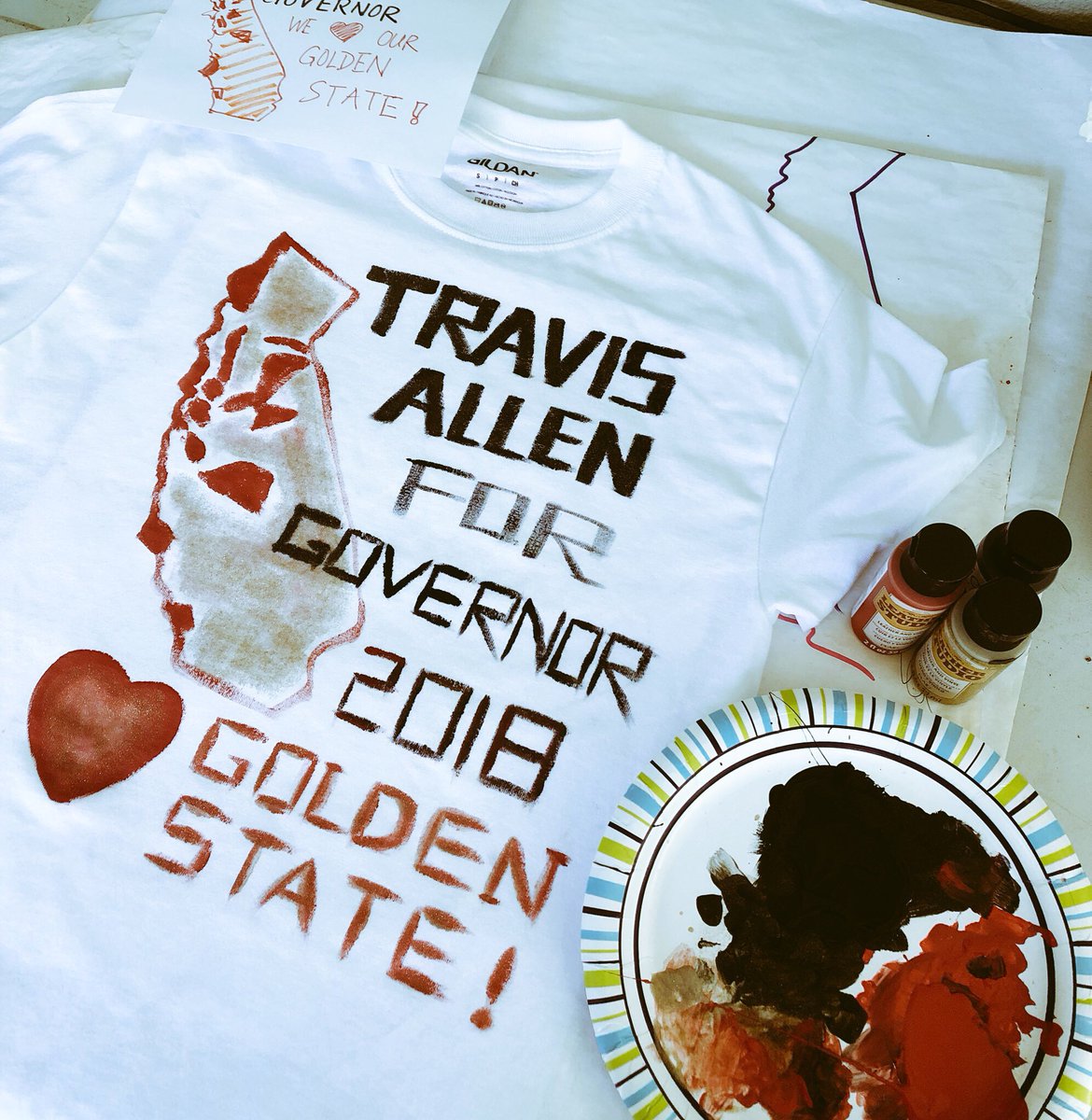 zuzu2007's tweet photo. We love our golden State❤️ We need more red！#redwaverising2018 #Kidsfortravisallen 
#tackbackCalifornia
#TravisAllen4CAGovernor #OptOutOfSanctuary #ChineseforTravisAllen
@jointravisallen @travisallenvolunteers https://t.co/RKnxQCr6Gh