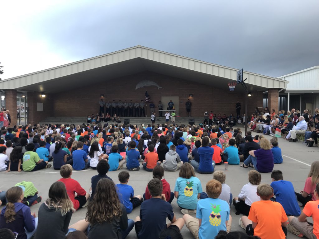 HBESDolphins's tweet photo. Leadership day is amazing! Thank you to everyone who came to support HBES! @BayDistSchools https://t.co/LQvFscCvnY