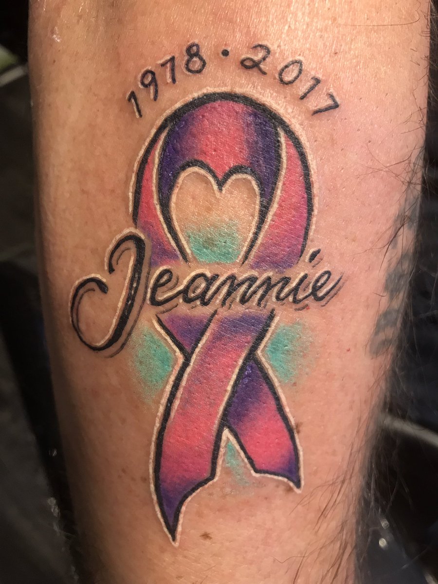 YoshiBombsays's tweet photo. Fuck Cancer , but this was a fun pretty little memorial piece to work on !  #fuckcancer #tattoo #memorialtat #yoshidoesit https://t.co/77mYs9D7Zv