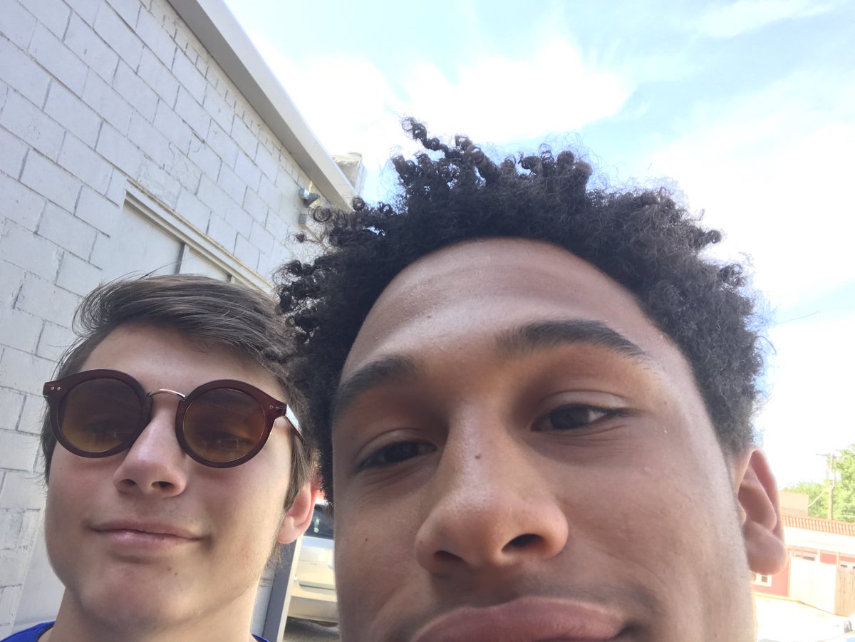 _kyliepricee's tweet photo. hbd to my bestie!!!! i luv u a lot and i’m sorry i can’t spend your bday with you :( see u tomorrow love bug @aarontbrown11 https://t.co/Zf0xD8O22j