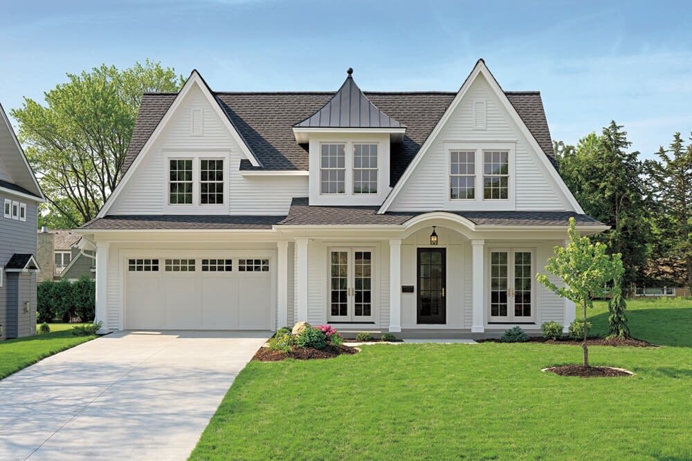 AOAccess's tweet image. This transitional home has Marvin Ultimate Double Hung windows throughout! We love the curb appeal &amp;amp; fresh look.
#aoaccess #aoadesigncenter #michiganwindows #michigandoors #inspire #residentialwindows