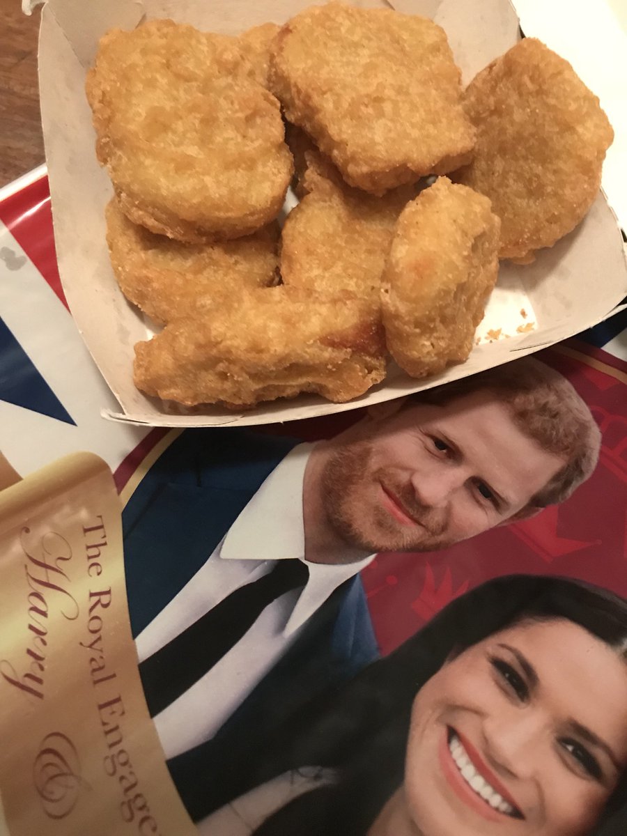 ChickNuggQueen's tweet photo. Celebratory nuggets ✨ amazing all round, and EXTRA POINTS because they were DELIVERED. 8.5/10. And best wishes to the happy couple xx https://t.co/XzLXgUo3IQ