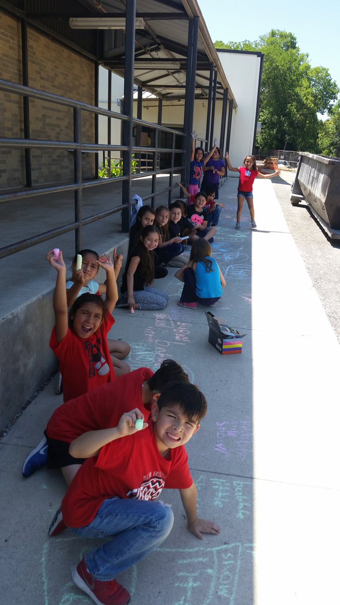 Mrsbsheffield's tweet photo. To celebrate our good behavior, we took our spelling test outside with the best writing utensil there is...chalk! Who said tests can't be fun!? https://t.co/PyO6QX8wUf