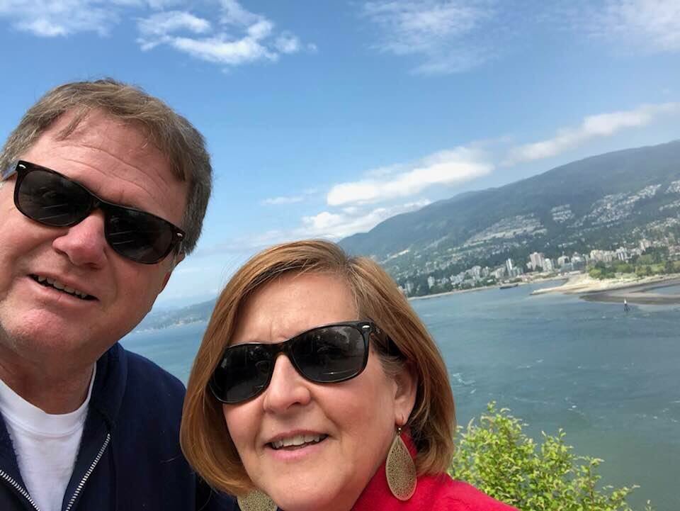 mstormw's tweet photo. This is the most iconic #parentselfie I’ve ever seen https://t.co/WtYle2syhw