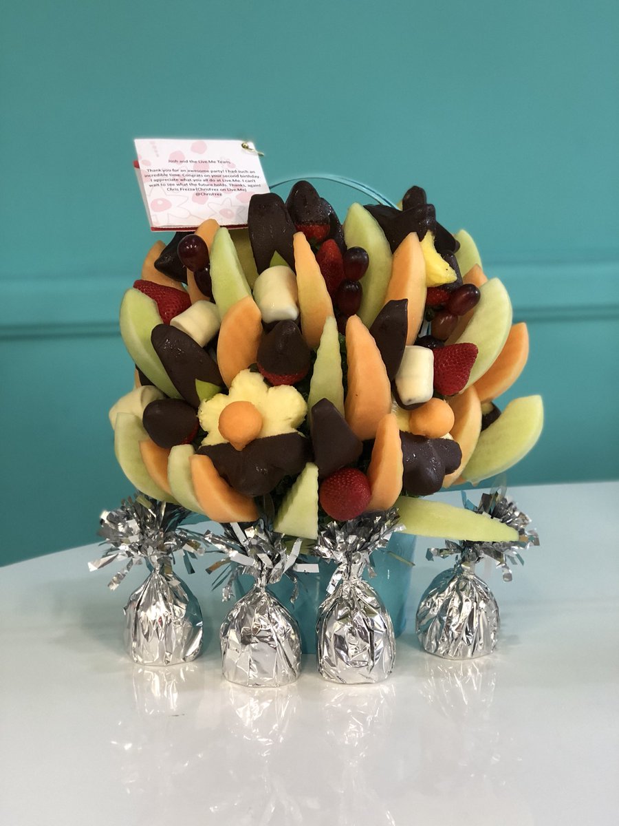 streamLiveme's tweet photo. .@chrisfrez is giving us major feels today! 😱😍🍌🍇🍓 #concertatthecastle https://t.co/OWexueTwGX